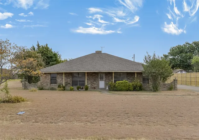 Photo 2 of Single family home for sale at 514 Sunflower St, Red Oak, TX 75154 | MLS# 21367978 | Listing updated on 2026-09-12