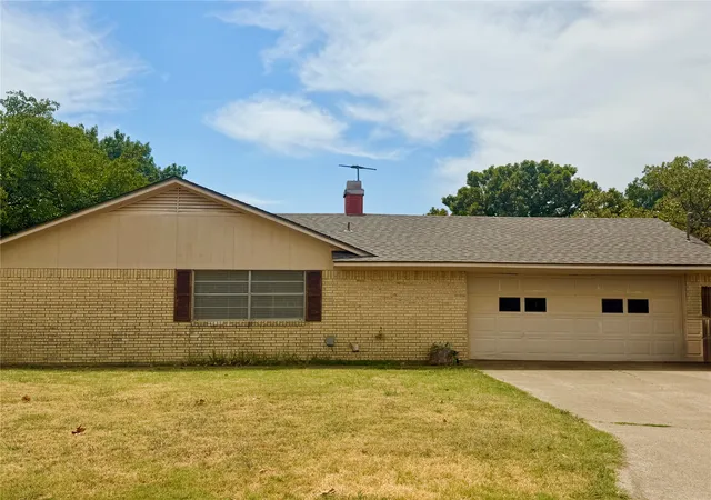 Photo 3 of Single family home for sale at 101 Diane Dr, Sanger, TX 76266 | MLS# 21372715 | Listing updated on 2026-09-13