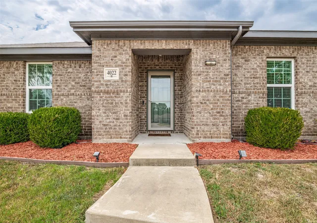 Photo 3 of Single family home for sale at 4022 Meadow Canyon Dr, Lancaster, TX 75146 | MLS# 21372039 | Listing updated on 2026-09-12