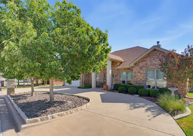 Photo 2 of Sale Pending at 3225 White Oaks Dr, Abilene, TX 79606 | MLS# 21372724 | Listing updated on 2026-09-18