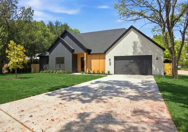 Photo 1 of Sale Pending at 3023 Mallory Dr, Dallas, TX 75216 | MLS# 21372788 | Listing updated on 2026-09-26