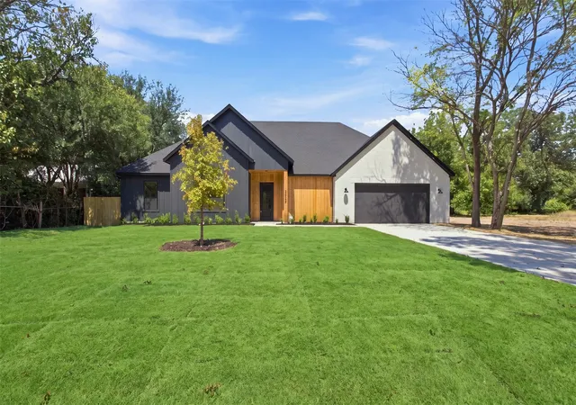 Photo 3 of Sale Pending at 3023 Mallory Dr, Dallas, TX 75216 | MLS# 21372788 | Listing updated on 2026-09-26
