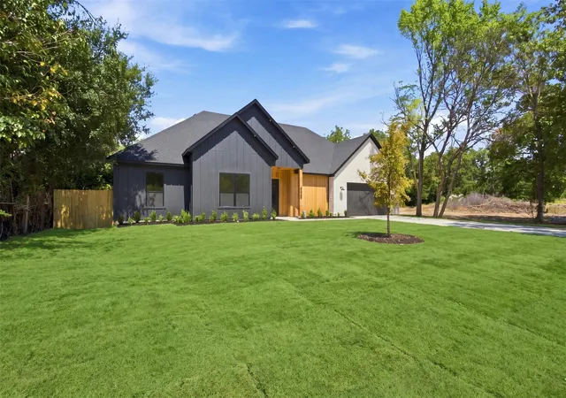 Photo 3 of Sale Pending at 3023 Mallory Dr, Dallas, TX 75216 | MLS# 21372788 | Listing updated on 2026-09-26