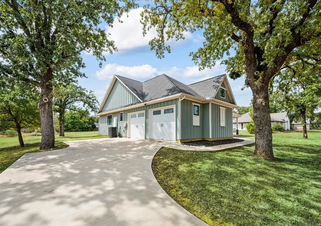 Photo 3 of Single family home for sale at 1350 Randol Ml Ave, Roanoke, TX 76262 | MLS# 21372781 | Listing updated on 2026-09-14