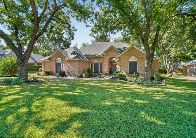 Photo 1 of Single family home for sale at 9216 Hanging Moss Dr, Granbury, TX 76049 | MLS# 21368250 | Listing updated on 2026-09-30