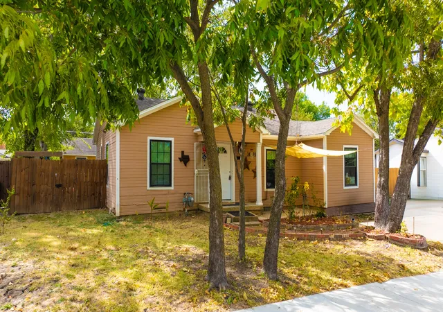 Photo 2 of Single family home for sale at 1001 S 5th St, Garland, TX 75040 | MLS# 21372806 | Listing updated on 2026-09-30