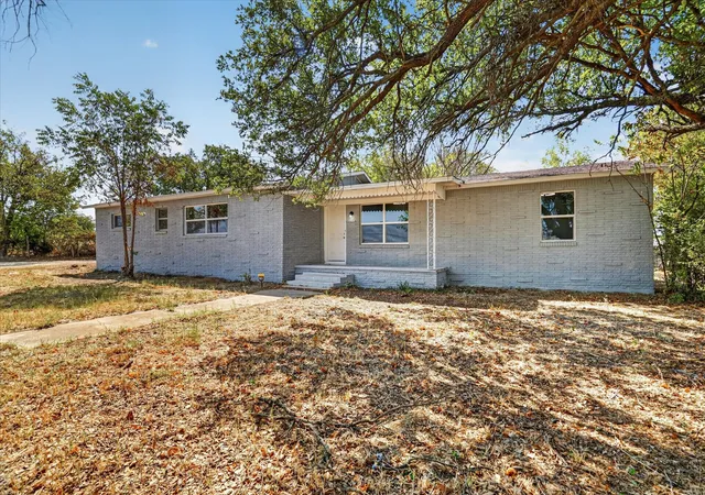 Photo 2 of Single family home for sale at 1225 W Belknap St, Jacksboro, TX 76458 | MLS# 21367965 | Listing updated on 2026-09-12