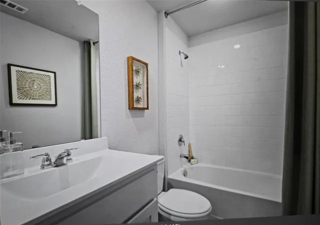 Photo 3 of Single family home for sale at 1517 Central Park Dr Dr, Alvarado, TX 76009 | MLS# 21372915 | Listing updated on 2026-10-01