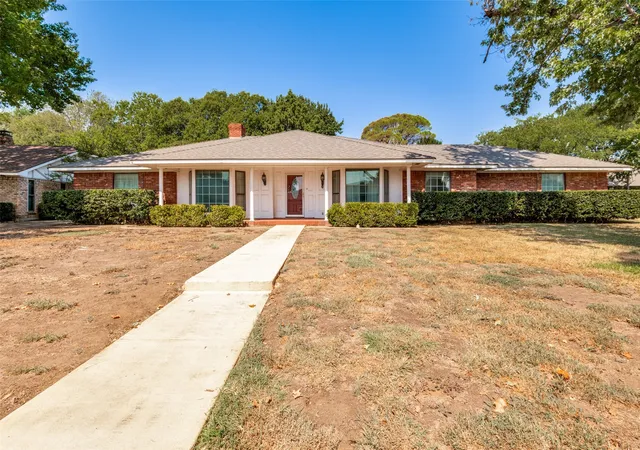Photo 2 of Single family home for sale at 9015 Hunters Glen Trl, Fort Worth, TX 76120 | MLS# 21346692 | Listing updated on 2026-09-21