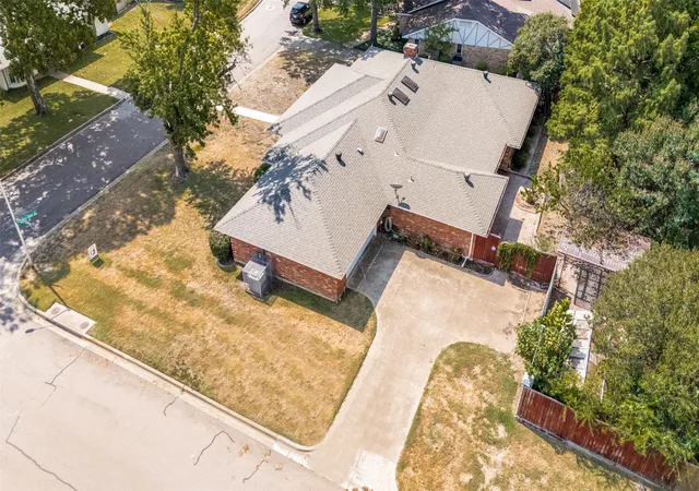 Photo 1 of Single family home for sale at 9015 Hunters Glen Trl, Fort Worth, TX 76120 | MLS# 21346692 | Listing updated on 2026-09-21