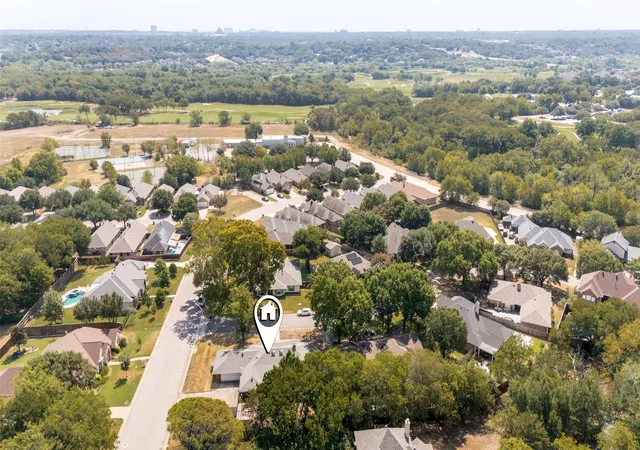 Photo 3 of Single family home for sale at 9015 Hunters Glen Trl, Fort Worth, TX 76120 | MLS# 21346692 | Listing updated on 2026-09-21