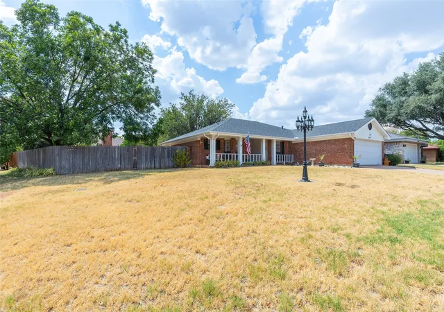 Photo 3 of Single family home for sale at 2901 Oak Ridge Ct, Abilene, TX 79606 | MLS# 21372927 | Listing updated on 2026-10-05