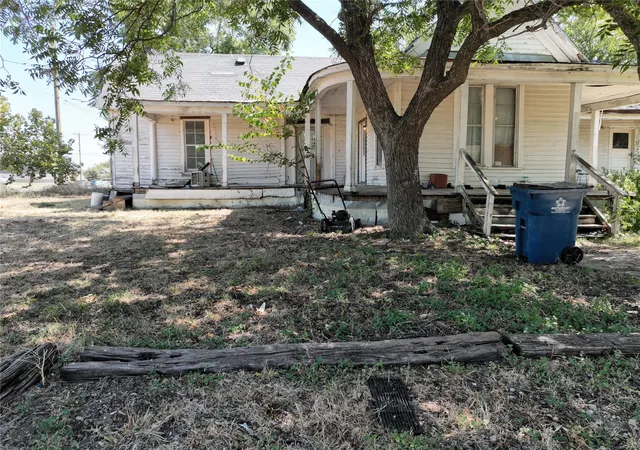 Photo 1 of Single family home for sale at 106 N Wesley St, Itasca, TX 76055 | MLS# 21372934 | Listing updated on 2026-09-10