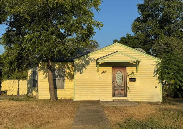Photo 1 of Single family home for sale at 3203 Runnels St, Fort Worth, TX 76106 | MLS# 21372936 | Listing updated on 2026-09-11