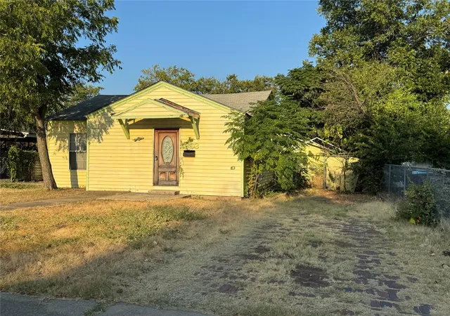 Photo 2 of Single family home for sale at 3203 Runnels St, Fort Worth, TX 76106 | MLS# 21372936 | Listing updated on 2026-09-11