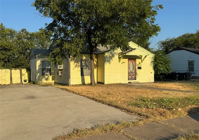 Photo 3 of Single family home for sale at 3203 Runnels St, Fort Worth, TX 76106 | MLS# 21372936 | Listing updated on 2026-09-11