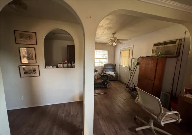 Photo 4 of Single family home for sale at 3203 Runnels St, Fort Worth, TX 76106 | MLS# 21372936 | Listing updated on 2026-09-11