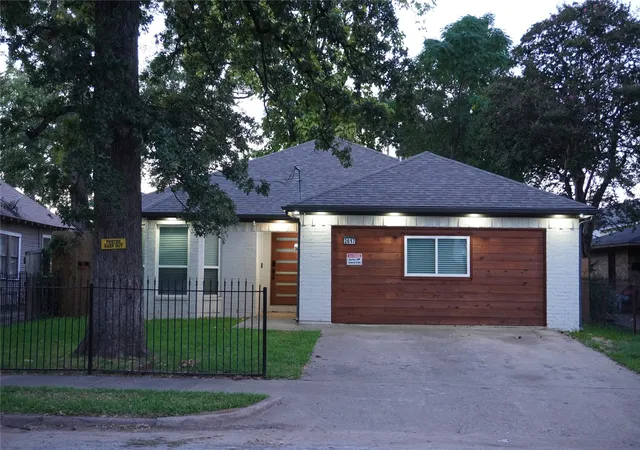 Photo 1 of Single family home for sale at 2617 Birmingham Ave, Dallas, TX 75215 | MLS# 21372938 | Listing updated on 2026-09-12