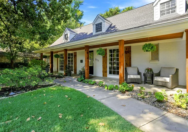 Photo 2 of Single family home for sale at 933 Blue Lake Cir, Richardson, TX 75080 | MLS# 21369998 | Listing updated on 2026-09-12
