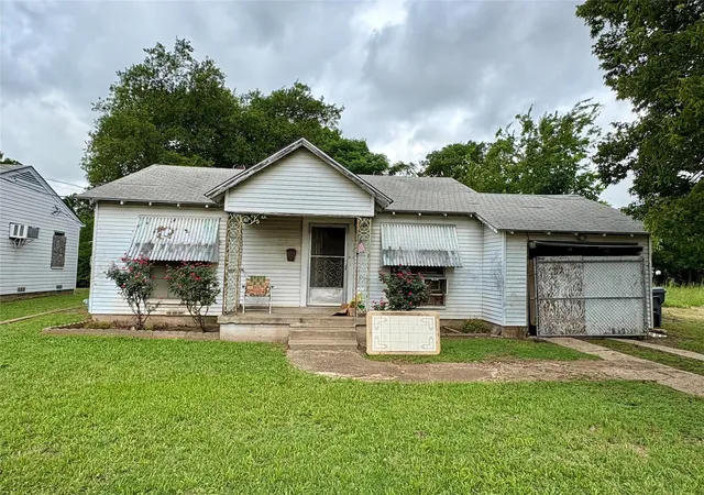 Photo 1 of Sale Pending at 1703 N Montclair Ave, Dallas, TX 75208 | MLS# 21372967 | Listing updated on 2026-09-15