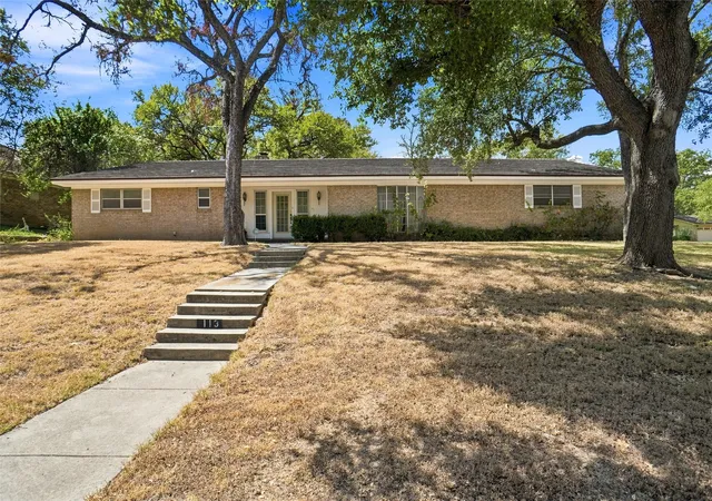 Photo 1 of Single family home for sale at 113 Wildwood Ct, Azle, TX 76020 | MLS# 21372993 | Listing updated on 2026-09-11