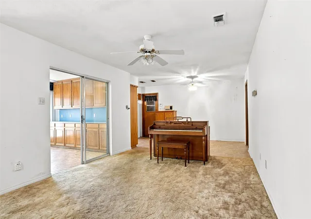 Photo 3 of Single family home for sale at 113 Wildwood Ct, Azle, TX 76020 | MLS# 21372993 | Listing updated on 2026-09-11
