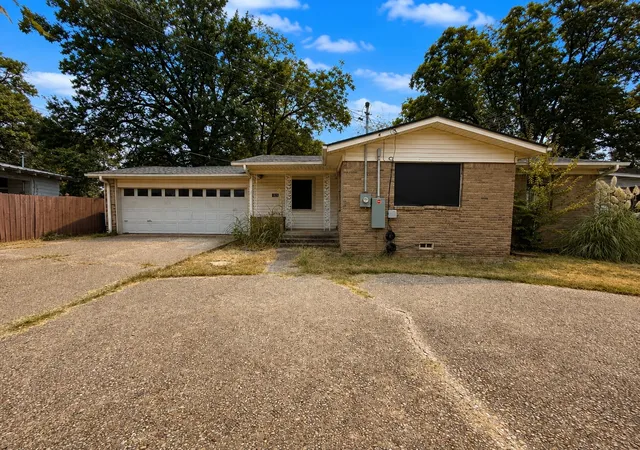 Photo 2 of Single family home for sale at 410 Oak St, Malakoff, TX 75148 | MLS# 21361708 | Listing updated on 2026-09-29