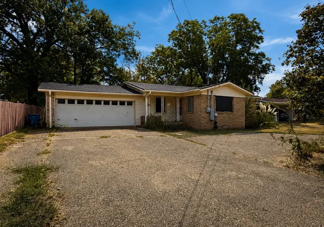 Photo 3 of Single family home for sale at 410 Oak St, Malakoff, TX 75148 | MLS# 21361708 | Listing updated on 2026-09-29