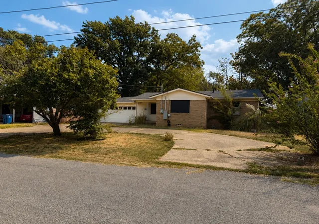 Photo 3 of Single family home for sale at 410 Oak St, Malakoff, TX 75148 | MLS# 21361708 | Listing updated on 2026-09-29