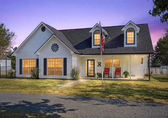 Photo 3 of Single family home for sale at 355 County Rd 4225, Bonham, TX 75418 | MLS# 21371740 | Listing updated on 2026-10-20