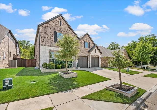 Photo 2 of Sale Pending at 9204 Armadillo Trl, North Richland Hills, TX 76182 | MLS# 21373010 | Listing updated on 2026-09-11