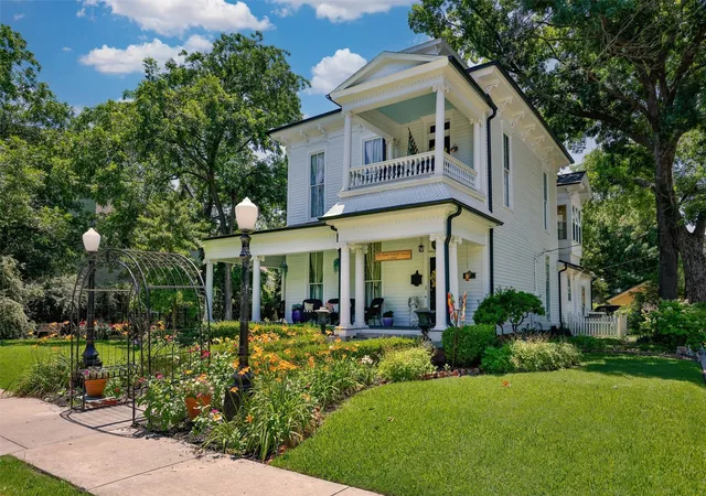 Photo 1 of Single family home for sale at 319 S Denton St, Gainesville, TX 76240 | MLS# 21372693 | Listing updated on 2026-10-06