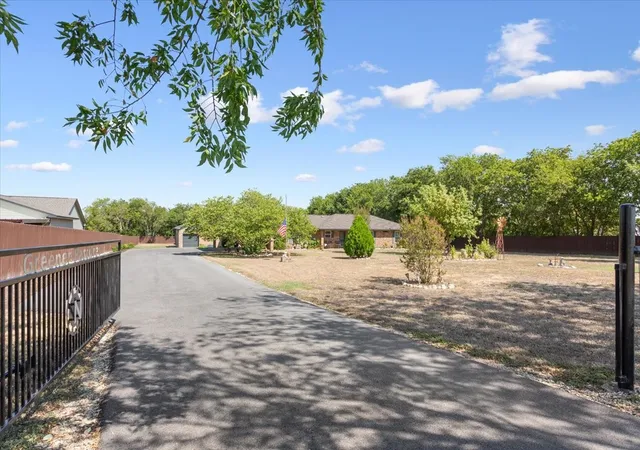 Photo 3 of Single family home for sale at 354 Bluebonnett Ln, Lorena, TX 76655 | MLS# 21372751 | Listing updated on 2026-09-12