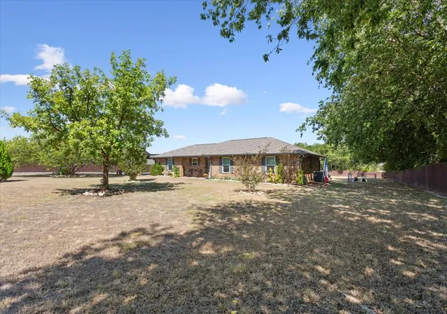 Photo 4 of Single family home for sale at 354 Bluebonnett Ln, Lorena, TX 76655 | MLS# 21372751 | Listing updated on 2026-09-12