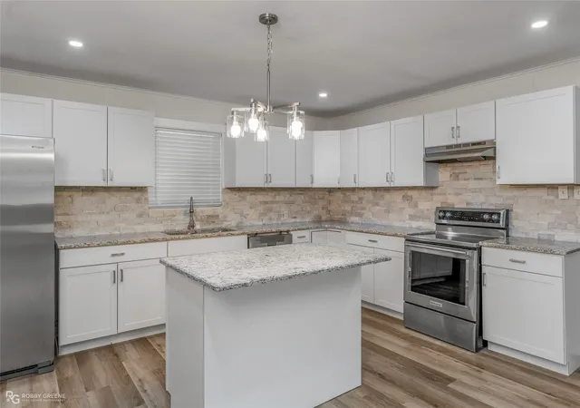 Photo 3 of Sale Pending at 2401 Waverly Dr, Bossier City, LA 71111 | MLS# 21355045 | Listing updated on 2026-09-09