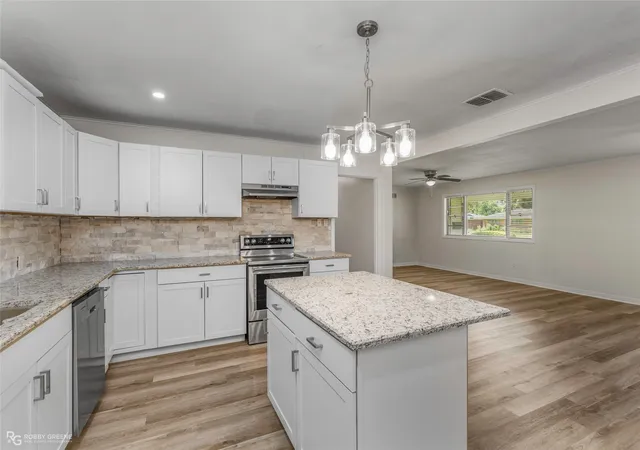 Photo 4 of Sale Pending at 2401 Waverly Dr, Bossier City, LA 71111 | MLS# 21355045 | Listing updated on 2026-09-09