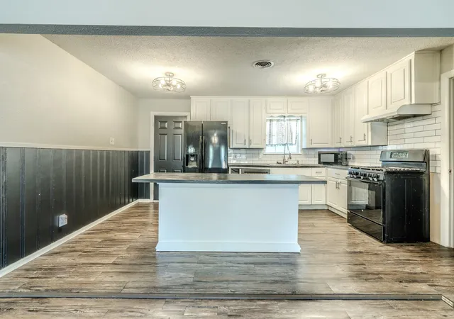 Photo 3 of Single family home for sale at 6716 John Dr, Richland Hills, TX 76118 | MLS# 21373129 | Listing updated on 2026-09-11