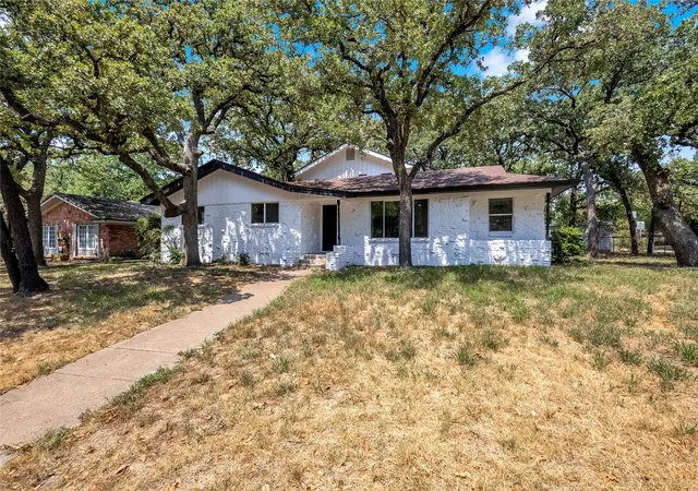 Photo 1 of Single family home for sale at 520 Circleview Dr S, Hurst, TX 76054 | MLS# 21371273 | Listing updated on 2026-09-11