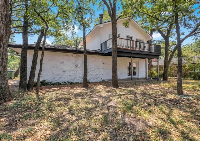 Photo 2 of Single family home for sale at 520 Circleview Dr S, Hurst, TX 76054 | MLS# 21371273 | Listing updated on 2026-09-11