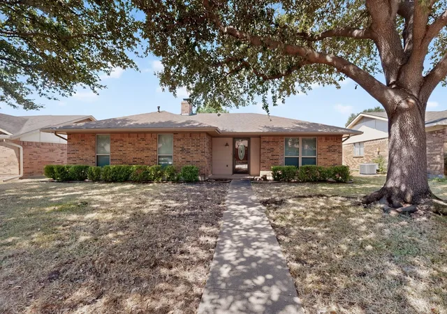 Photo 1 of Single family home for sale at 2009 Glencrest Ln, Garland, TX 75040 | MLS# 21373180 | Listing updated on 2026-09-14
