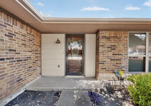 Photo 4 of Single family home for sale at 2009 Glencrest Ln, Garland, TX 75040 | MLS# 21373180 | Listing updated on 2026-09-14