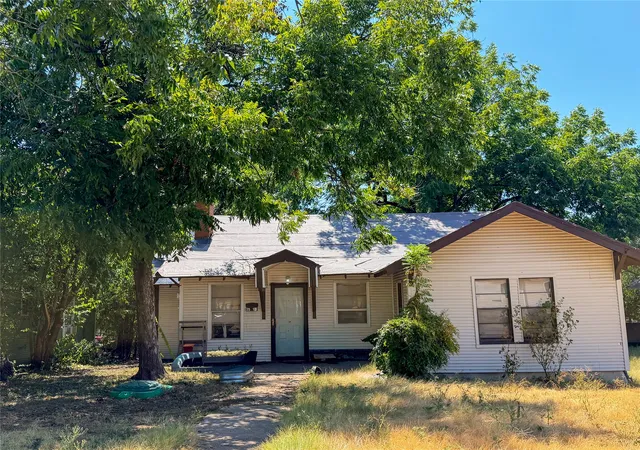Photo 1 of Single family home for sale at 2512 Colonial Ave, Waco, TX 76707 | MLS# 21372559 | Listing updated on 2026-09-09