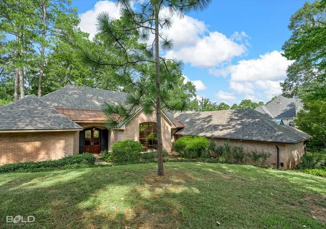 Photo 2 of Single family home for sale at 1034 N Pointe Cir, Shreveport, LA 71106 | MLS# 21370787 | Listing updated on 2026-10-04