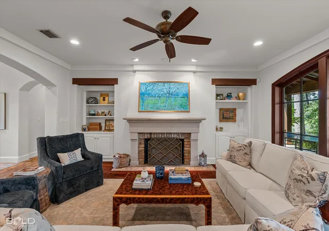 Photo 3 of Single family home for sale at 1034 N Pointe Cir, Shreveport, LA 71106 | MLS# 21370787 | Listing updated on 2026-10-04