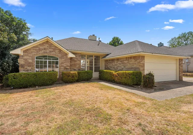 Photo 1 of Single family home for sale at 419 Strata Dr, Denton, TX 76201 | MLS# 21372374 | Listing updated on 2026-09-12