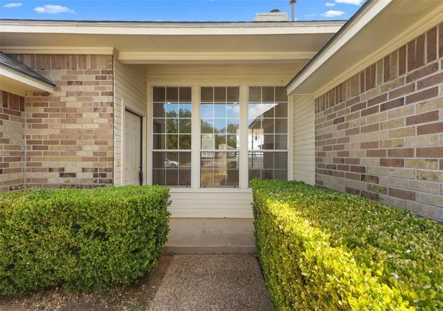 Photo 3 of Single family home for sale at 419 Strata Dr, Denton, TX 76201 | MLS# 21372374 | Listing updated on 2026-09-12