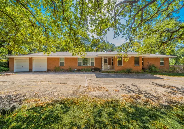 Photo 1 of Sale Pending at 2314 Ingleside Dr, Grand Prairie, TX 75050 | MLS# 21368220 | Listing updated on 2026-09-14