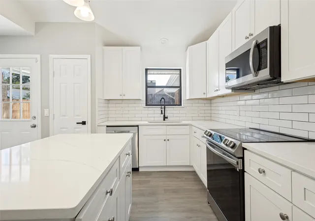 Photo 3 of Single family home for sale at 1203 S College St, Mc Kinney, TX 75069 | MLS# 21373031 | Listing updated on 2026-09-13