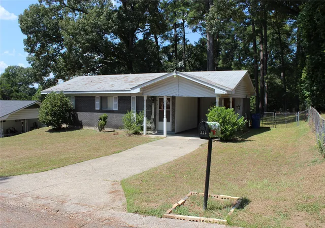 Photo 3 of Sale Pending at 511 Babb Cir, Minden, LA 71055 | MLS# 21373244 | Listing updated on 2026-09-13