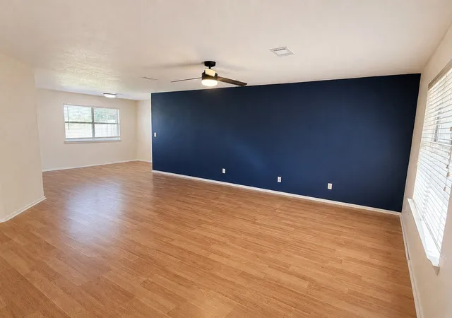 Photo 3 of Single family home for sale at 513 Ranch Rd, Granbury, TX 76049 | MLS# 21373374 | Listing updated on 2026-09-15